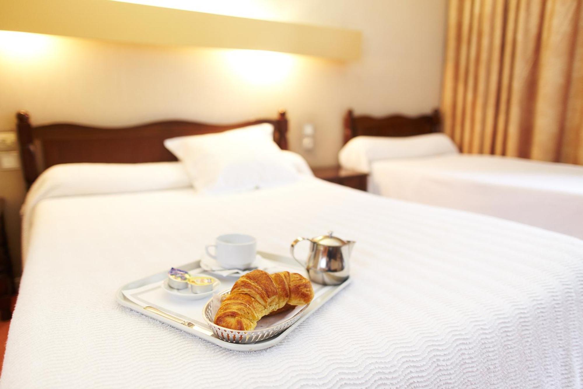 Hotel De Paris Bagnères-de-Luchon Pokoj fotografie
