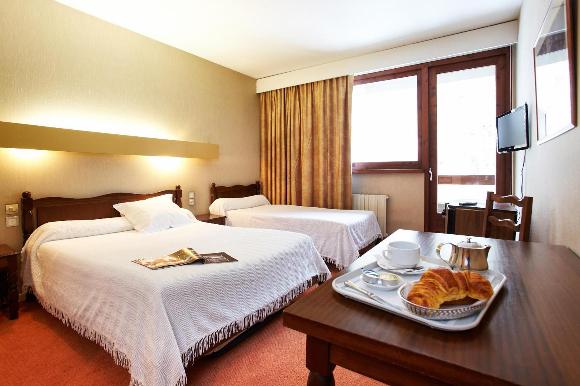 Hotel De Paris Bagnères-de-Luchon Pokoj fotografie